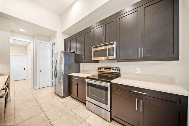 1221 Briarwood CT, Naples, FL 34104