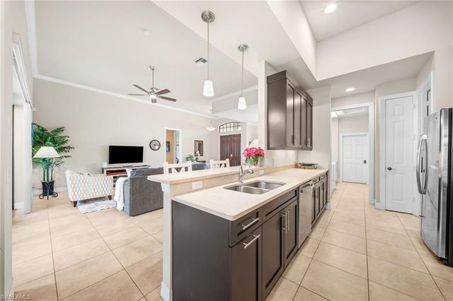 1221 Briarwood CT, Naples, FL 34104