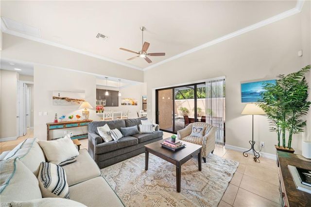 1221 Briarwood CT, Naples, FL 34104