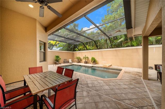 1221 Briarwood CT, Naples, FL 34104