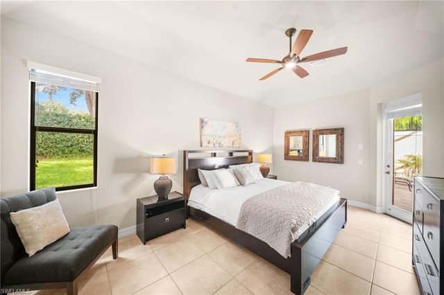 1221 Briarwood CT, Naples, FL 34104