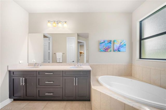 1221 Briarwood CT, Naples, FL 34104