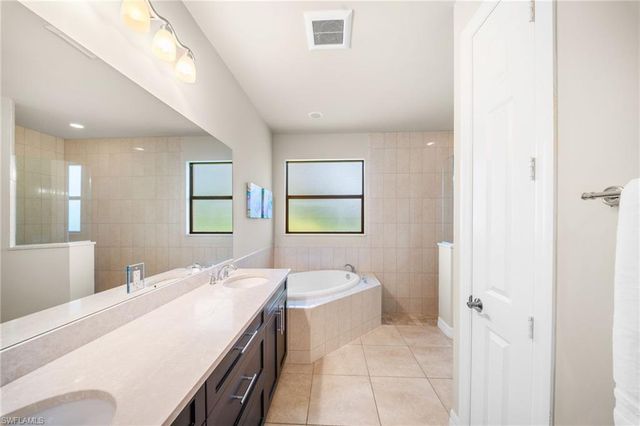 1221 Briarwood CT, Naples, FL 34104