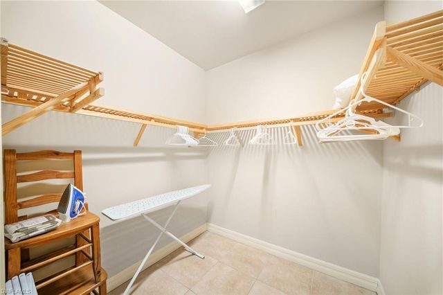 1221 Briarwood CT, Naples, FL 34104