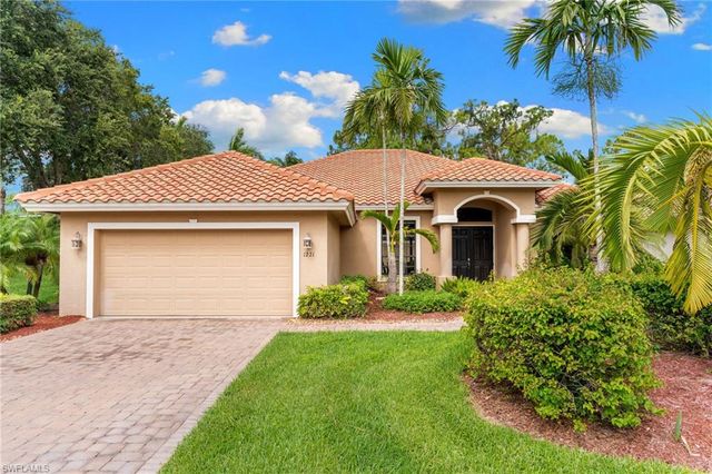 1221 Briarwood CT, Naples, FL 34104