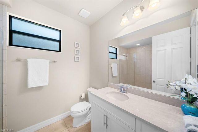 1221 Briarwood CT, Naples, FL 34104
