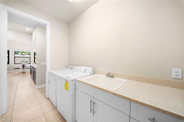 1221 Briarwood CT, Naples, FL 34104