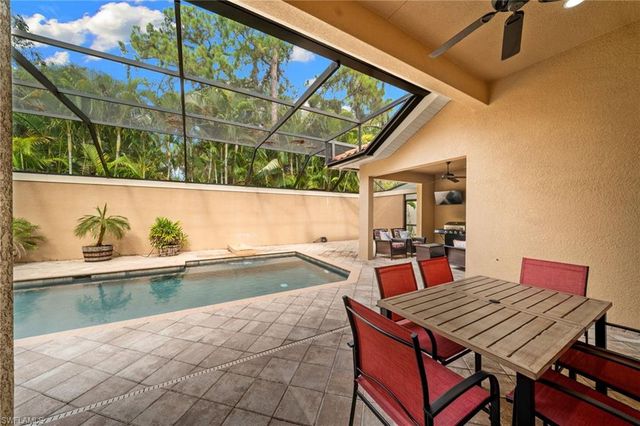 1221 Briarwood CT, Naples, FL 34104