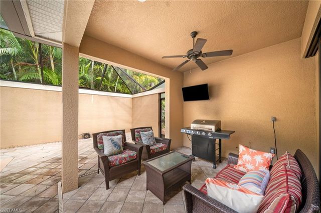 1221 Briarwood CT, Naples, FL 34104