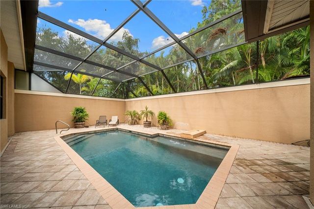 1221 Briarwood CT, Naples, FL 34104