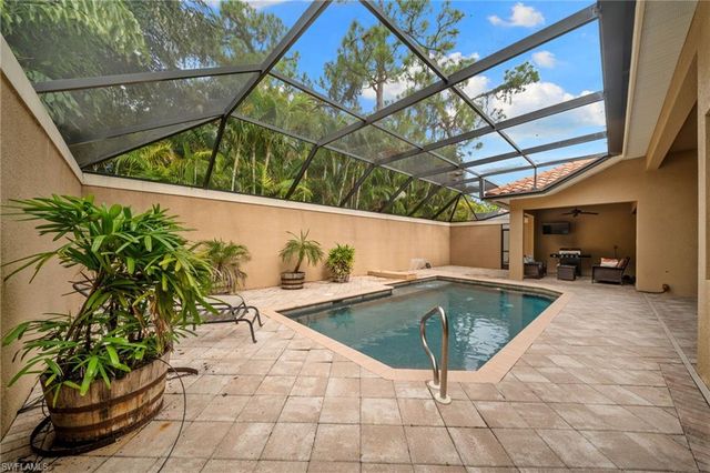 1221 Briarwood CT, Naples, FL 34104