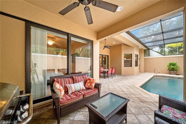 1221 Briarwood CT, Naples, FL 34104