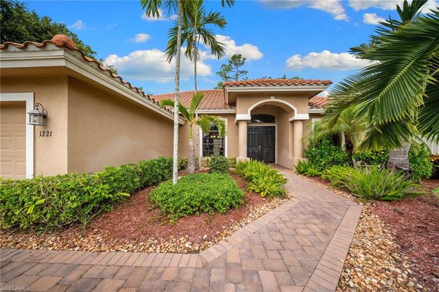 1221 Briarwood CT, Naples, FL 34104