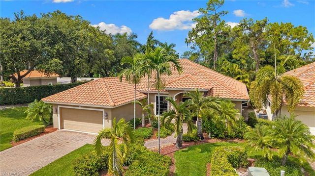 1221 Briarwood CT, Naples, FL 34104