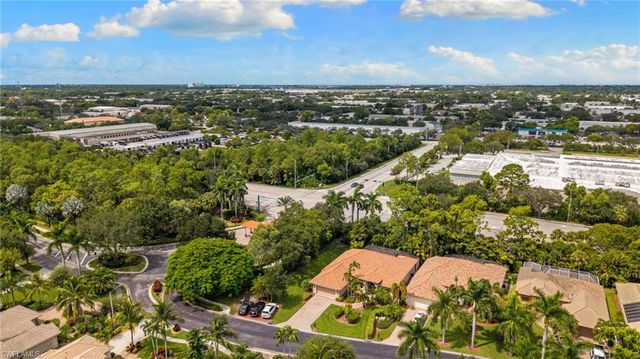 1221 Briarwood CT, Naples, FL 34104