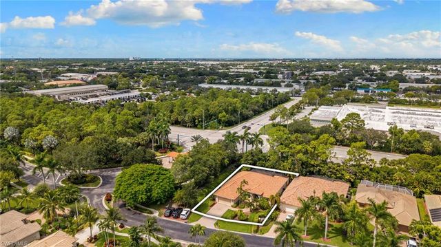 1221 Briarwood CT, Naples, FL 34104