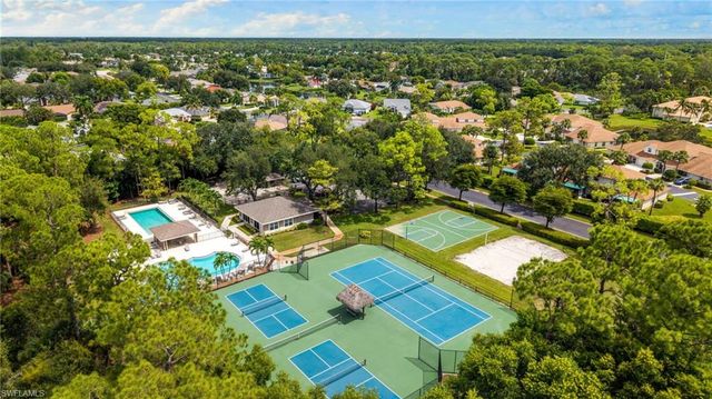 1221 Briarwood CT, Naples, FL 34104