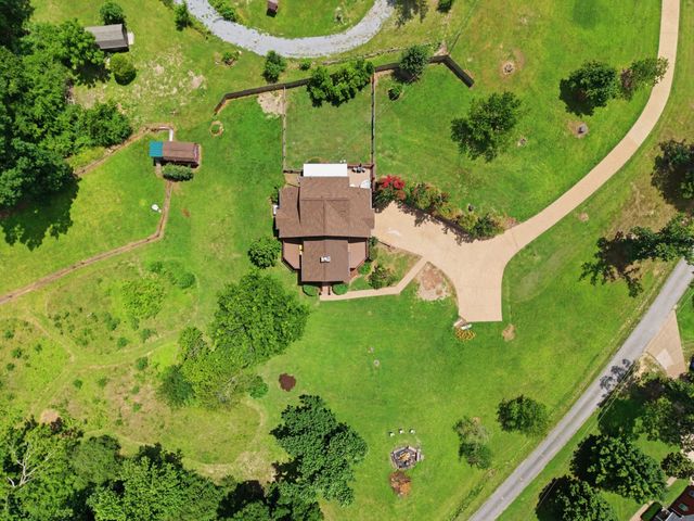 1021 Pine Valley Rd, Kingston Springs, TN 37082
