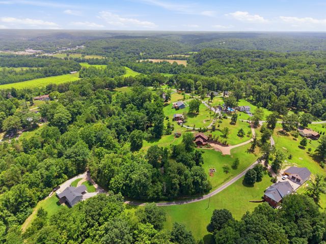 1021 Pine Valley Rd, Kingston Springs, TN 37082