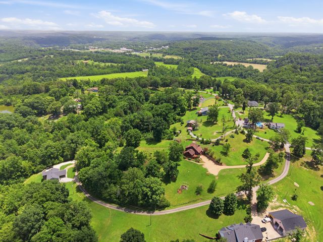 1021 Pine Valley Rd, Kingston Springs, TN 37082