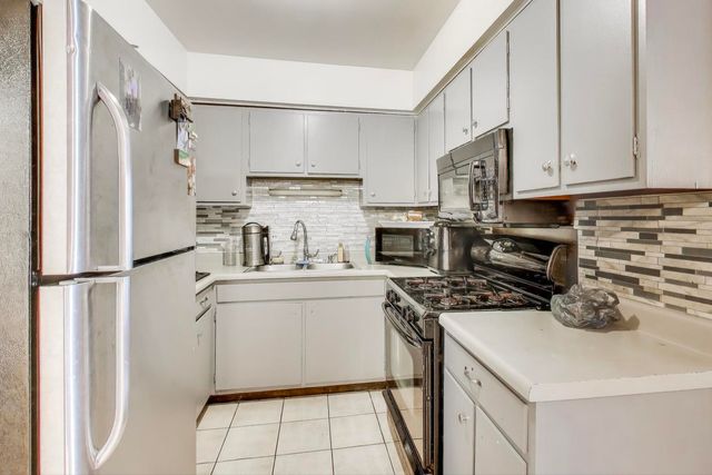 553 N Carroll Parkway 2C, Glenwood, IL 60425