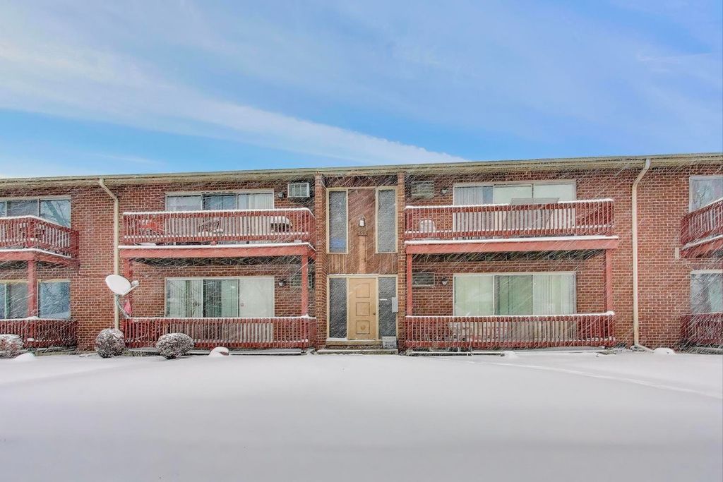 553 N Carroll Parkway 2C, Glenwood, IL 60425