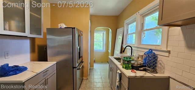 15775 Archdale Street, Detroit, MI 48227