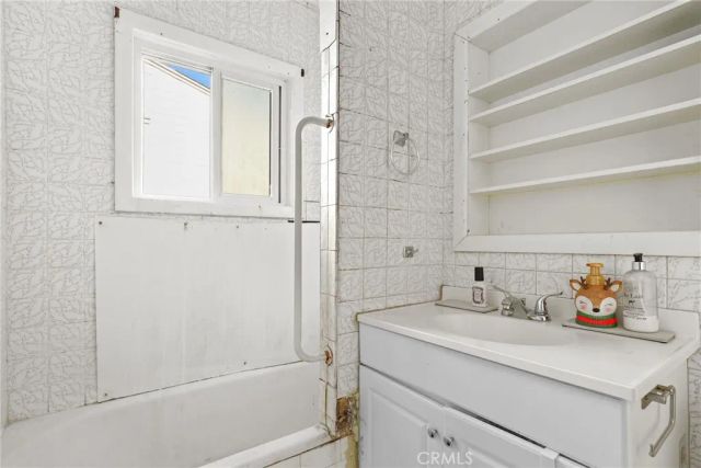 5590 Lewis, Long Beach, CA 90805