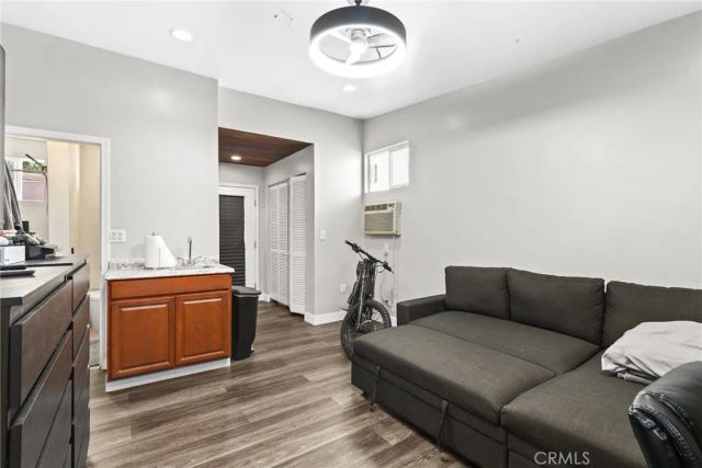 5590 Lewis, Long Beach, CA 90805