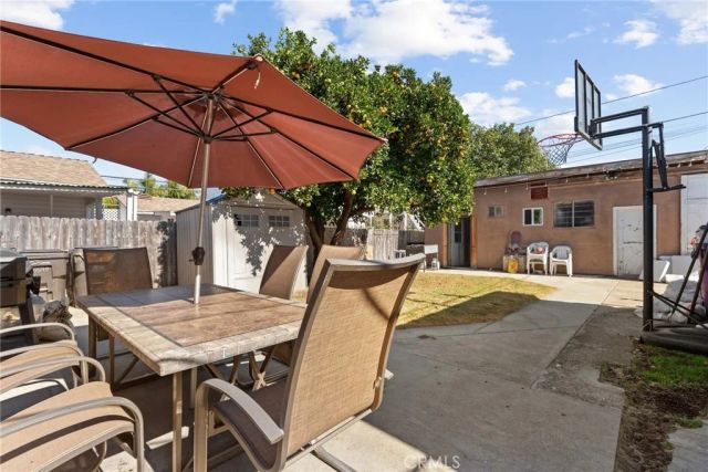 5590 Lewis, Long Beach, CA 90805