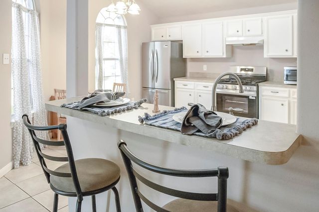 817 S 1st Street, La Porte, TX 77571