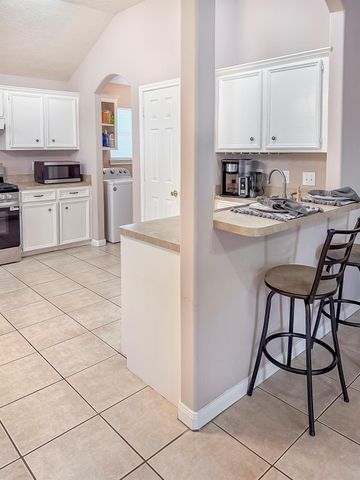 817 S 1st Street, La Porte, TX 77571