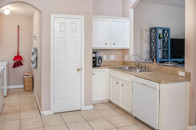 817 S 1st Street, La Porte, TX 77571