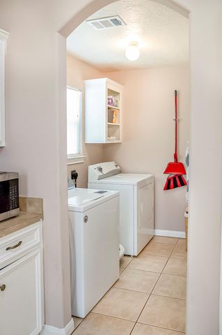 817 S 1st Street, La Porte, TX 77571