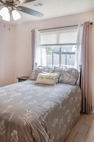 817 S 1st Street, La Porte, TX 77571