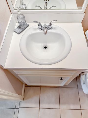 817 S 1st Street, La Porte, TX 77571