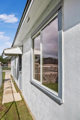 817 S 1st Street, La Porte, TX 77571