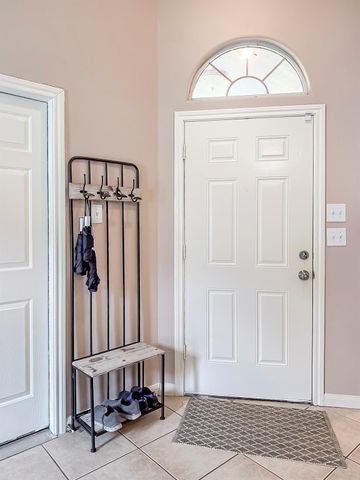 817 S 1st Street, La Porte, TX 77571