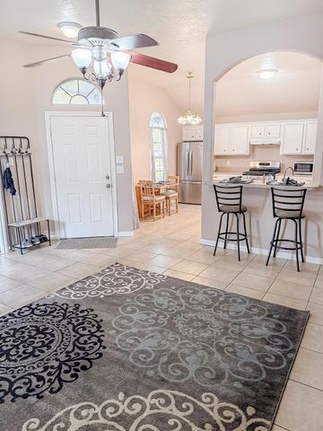 817 S 1st Street, La Porte, TX 77571