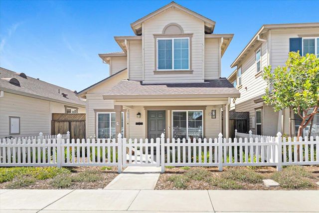 12833 Rogge Village Loop, Salinas, CA 93906