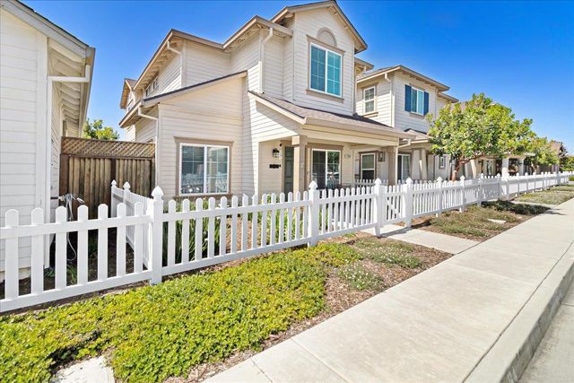 12833 Rogge Village Loop, Salinas, CA 93906
