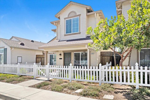 12833 Rogge Village Loop, Salinas, CA 93906