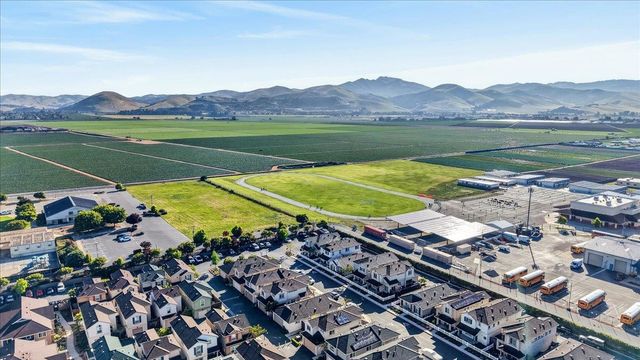 12833 Rogge Village Loop, Salinas, CA 93906