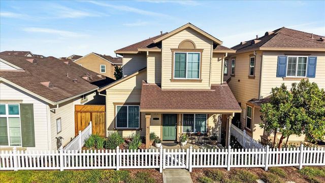 12833 Rogge Village Loop, Salinas, CA 93906