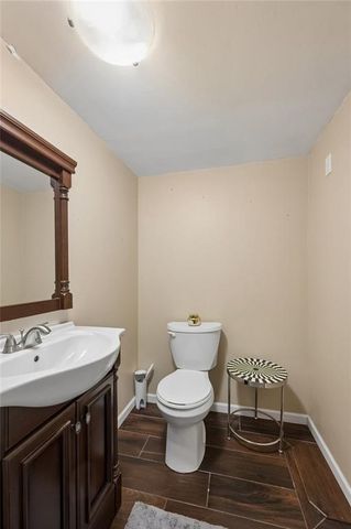 6104 Albervan Street, Shawnee, KS 66216