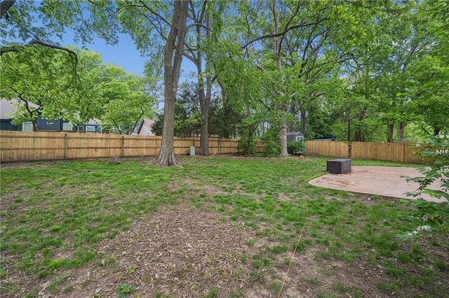 6104 Albervan Street, Shawnee, KS 66216