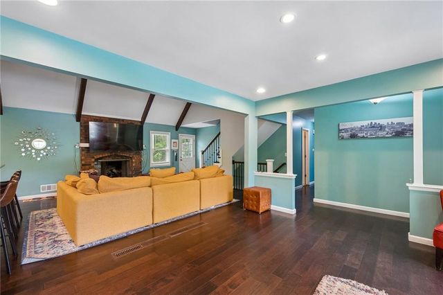 6104 Albervan Street, Shawnee, KS 66216