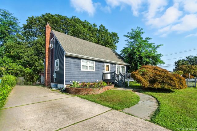 111 Sherbrooke Road, West Babylon, NY 11704