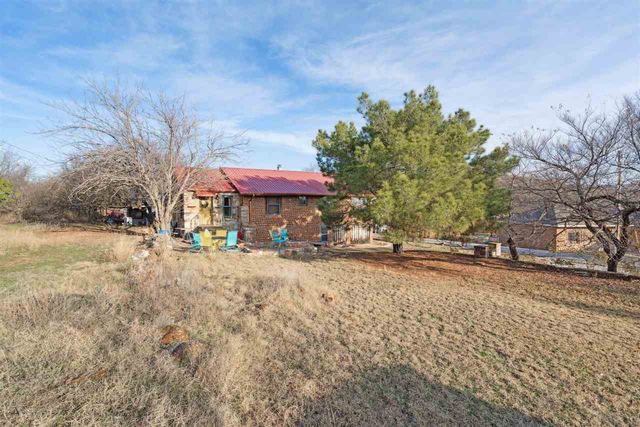 186 W Lake Dr, Medicine Park, OK 73557