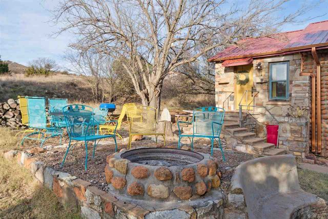 186 W Lake Dr, Medicine Park, OK 73557